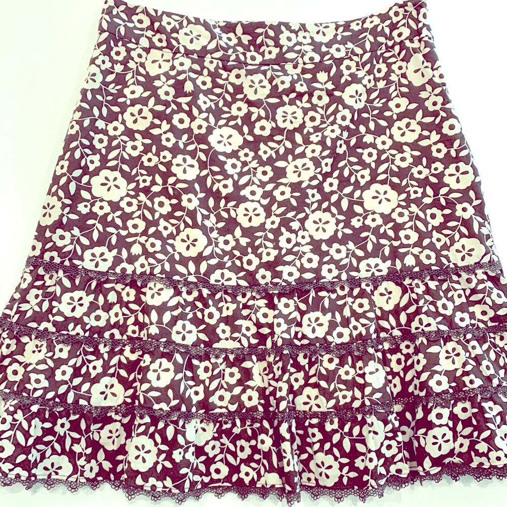 Cute black & cream ruffled skirt